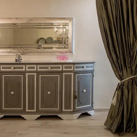 Luxury Apartment *