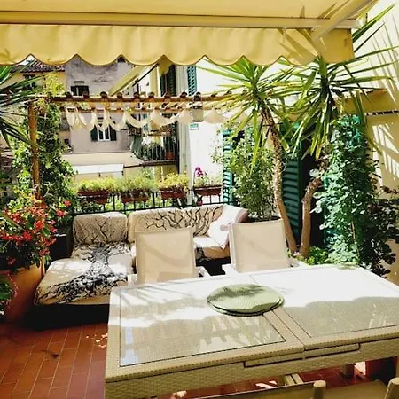 Luxury Apartment *