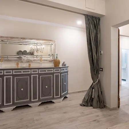 Luxury Apartment *